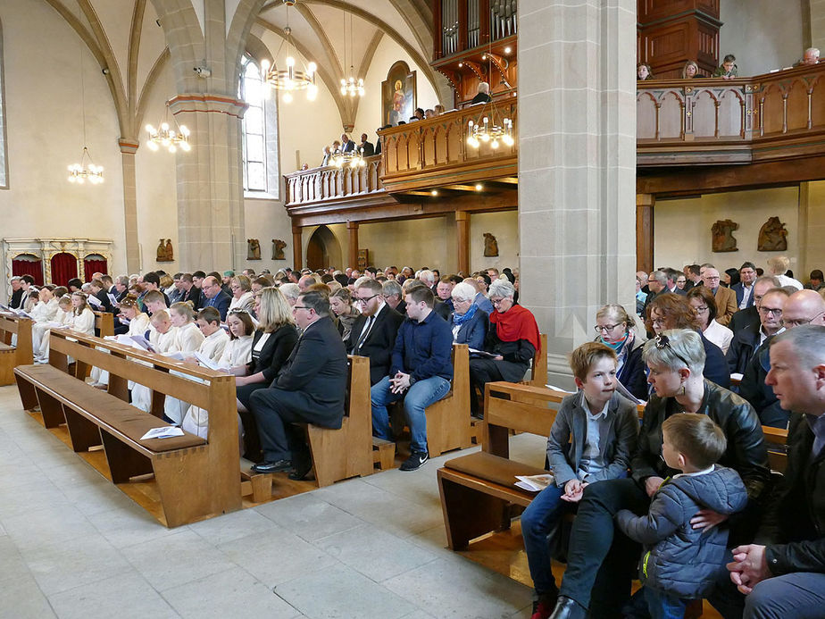 Feier der 1. Heiligen Kommunion in Sankt Crescentius (Foto: Karl-Franz Thiede)